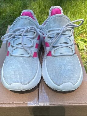 Woman’s Adidas size 4 beige and pink